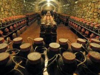 从品鉴到收藏：白酒为何能成为跨越时光的文化符号？